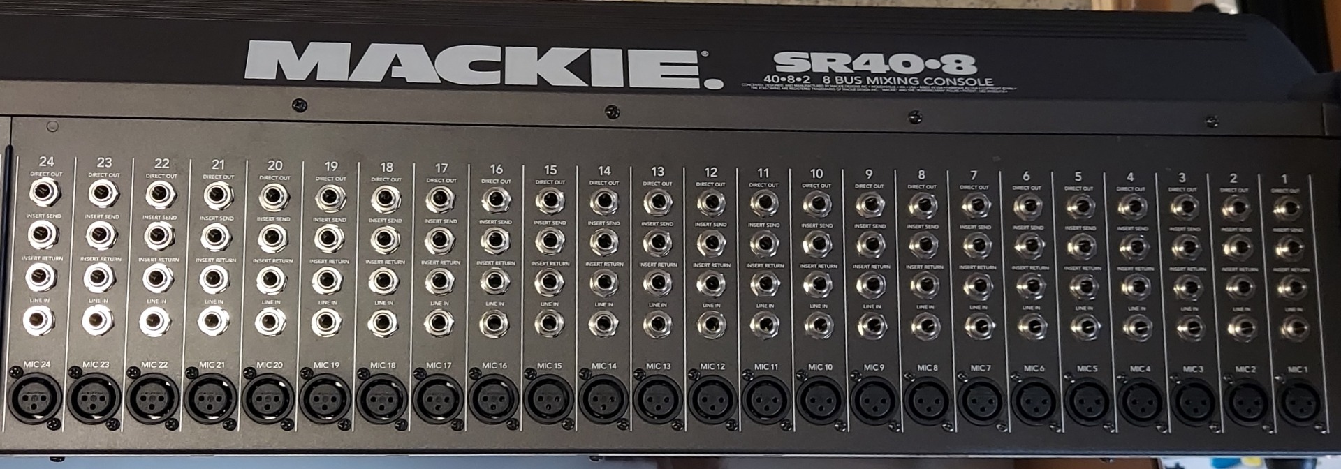 Mackie SR4082 Mixing Console 40 inputs, 8 buses 999 EUR